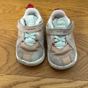 Toddler kids Nike Jumpman tan shoes size 5 C